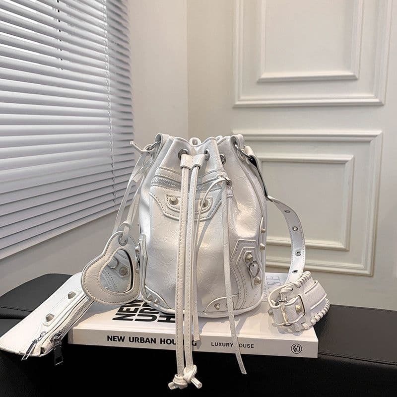 image-Women's Messenger Bag Heavy Industry Rivets Trendy Pull-belt Fashion