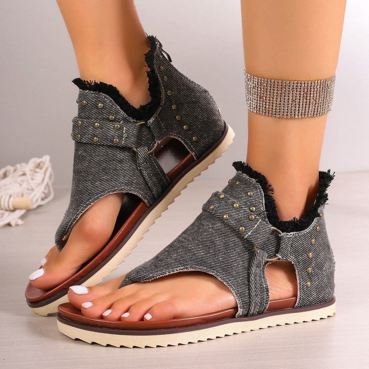 image-Denim Thong Sandals With Rear Zipper Summer Retro Beach Flat Shoes For Women