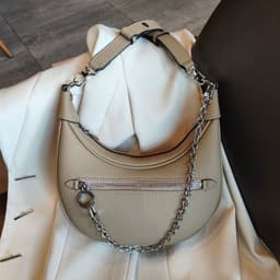 image-Fashion Women's Cowhide Chain Shoulder Bag