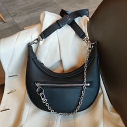 image-Fashion Women's Cowhide Chain Shoulder Bag