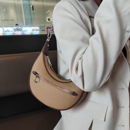 image-Fashion Women's Cowhide Chain Shoulder Bag