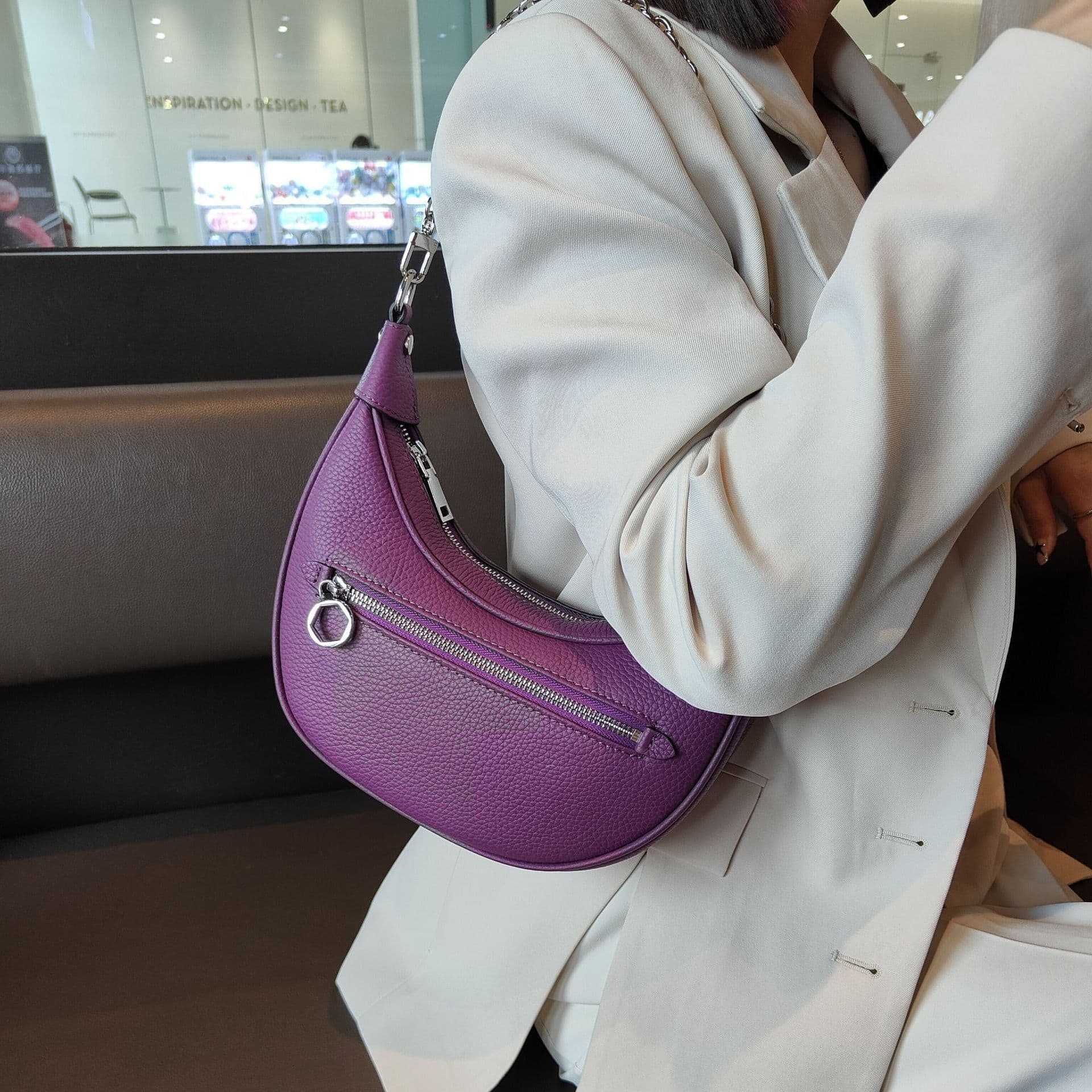 image-Fashion Women's Cowhide Chain Shoulder Bag