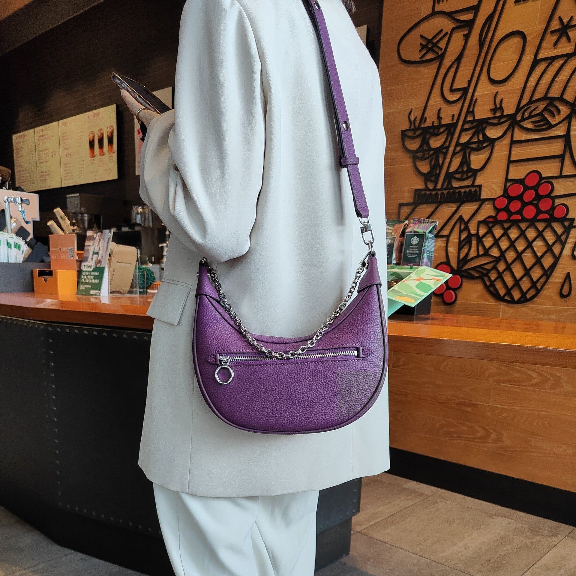 image-Fashion Women's Cowhide Chain Shoulder Bag