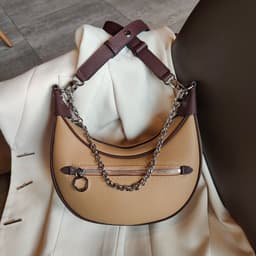 image-Fashion Women's Cowhide Chain Shoulder Bag