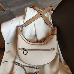image-Fashion Women's Cowhide Chain Shoulder Bag