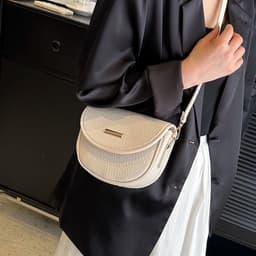 image-Women's Niche Shoulder Messenger Bag