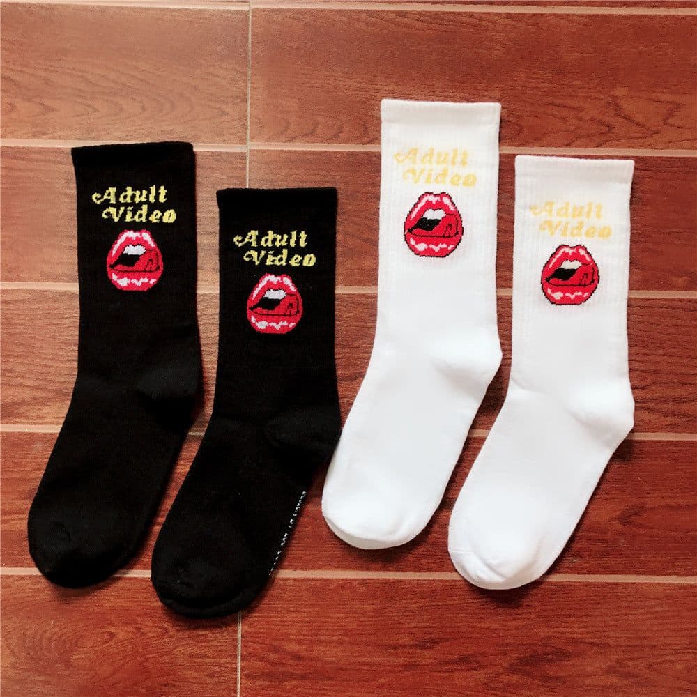 image-Trend INS hip hop socks Europe and the United States street fashion skateboarding couple long socks female male letters lip socks