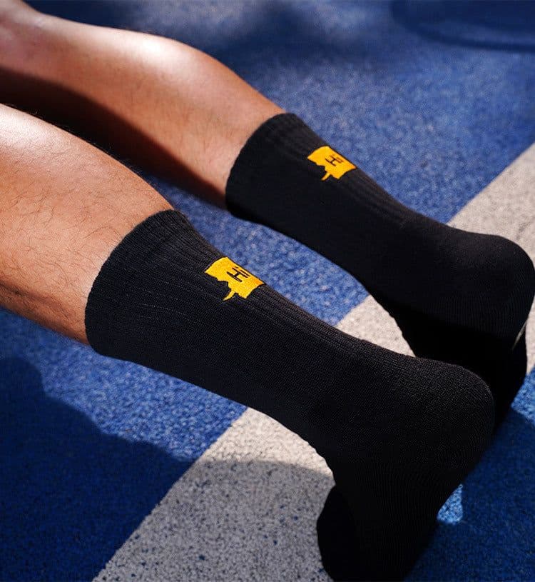 image-Men's white embroidery alphabet socks