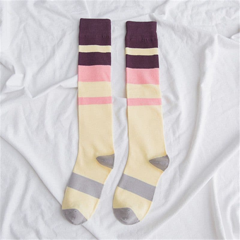 image-Contrasting color knee-length women's socks