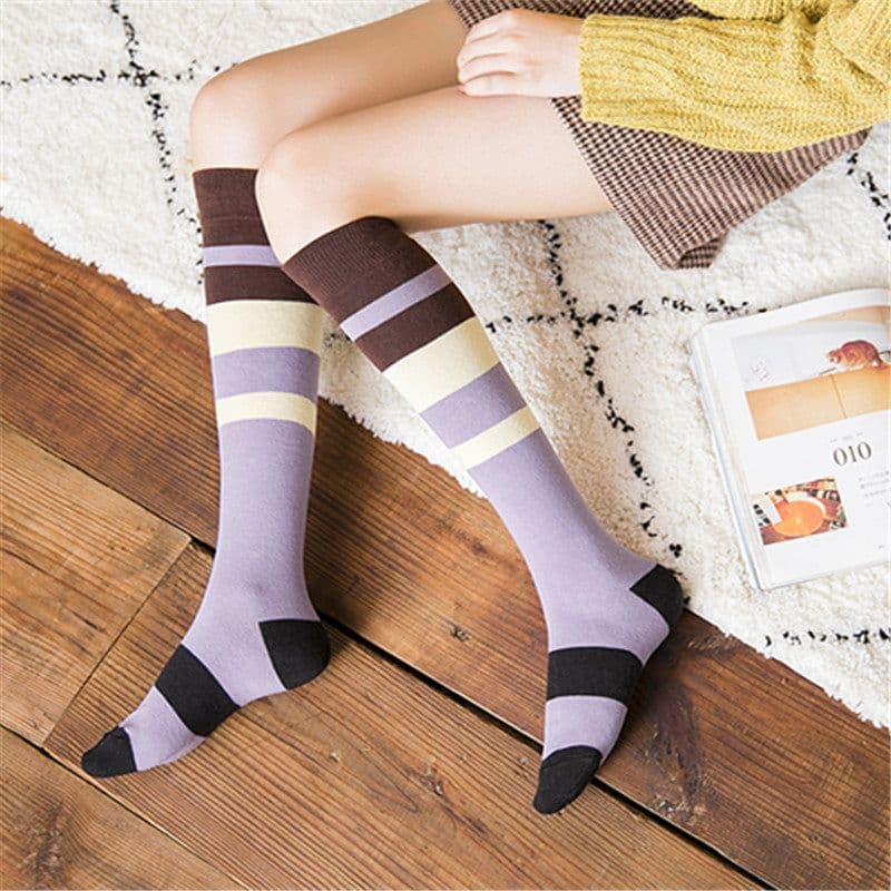 image-Contrasting color knee-length women's socks