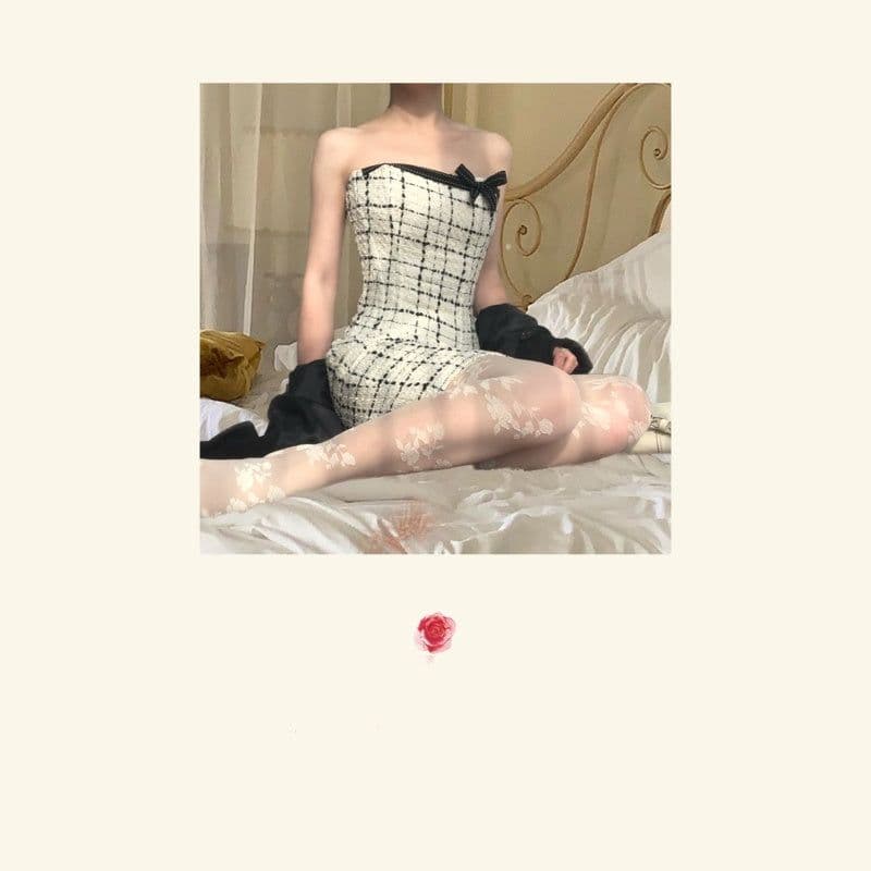 image-Vintage rose band pattern stockings