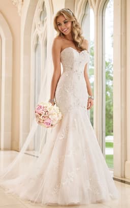 image-Trailing wedding dress tube top lace wedding dress