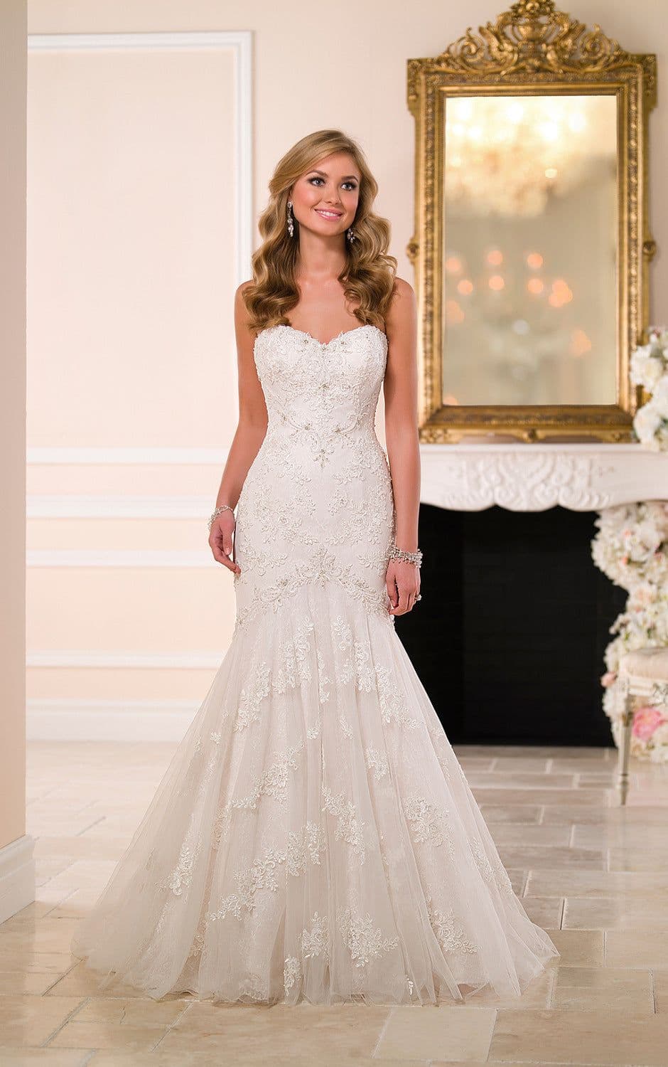 image-Trailing wedding dress tube top lace wedding dress