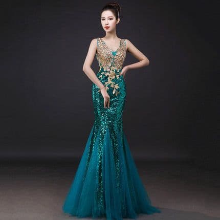 image-V-neck shoulder fishtail skirt