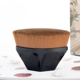 image-Magic Foundation Brush Petal No Trace Makeup Brush Soft Hair Single With Storage Box Beauty Tools