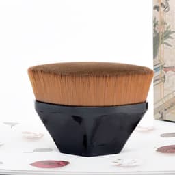image-Magic Foundation Brush Petal No Trace Makeup Brush Soft Hair Single With Storage Box Beauty Tools