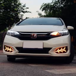 image-Car modified two-color daytime running lights