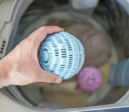 image-Laundry Ball Decontamination Anti-Winding Artifact Automatic Washing Clothes Cleaning Ball Large Anti-Knot Magic Washing Machine Ball