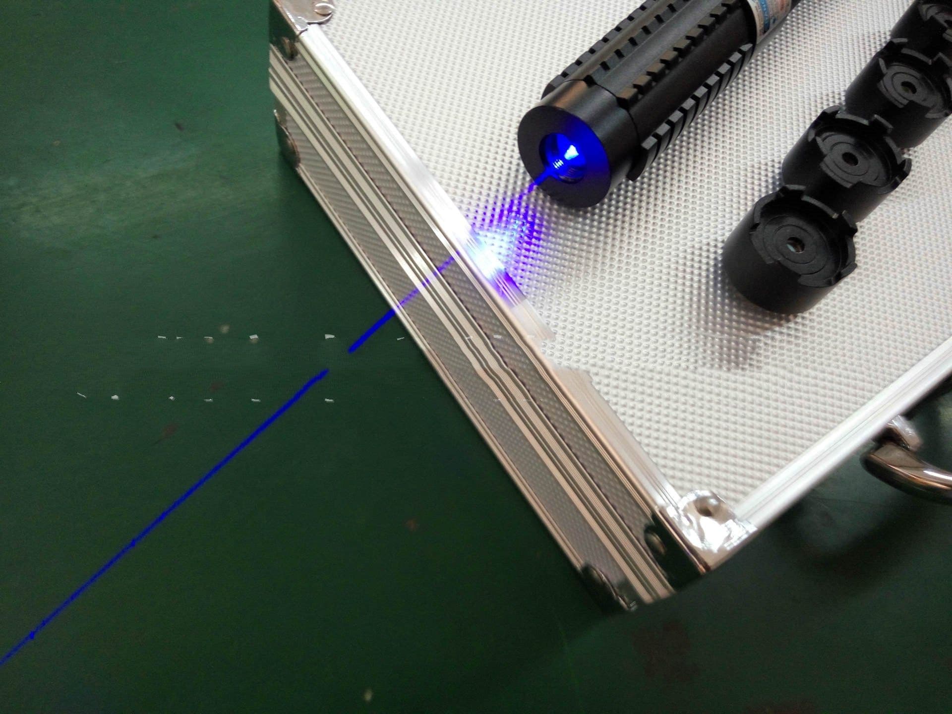 image-450nm Pure Blue Laser Flashlight Laser Flashlight