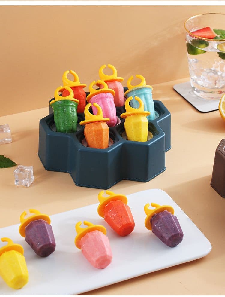 image-Plastic Soft Cartoon Anti-Dripping Ice Mold Easy To Take Homemade Ice Cube Mold