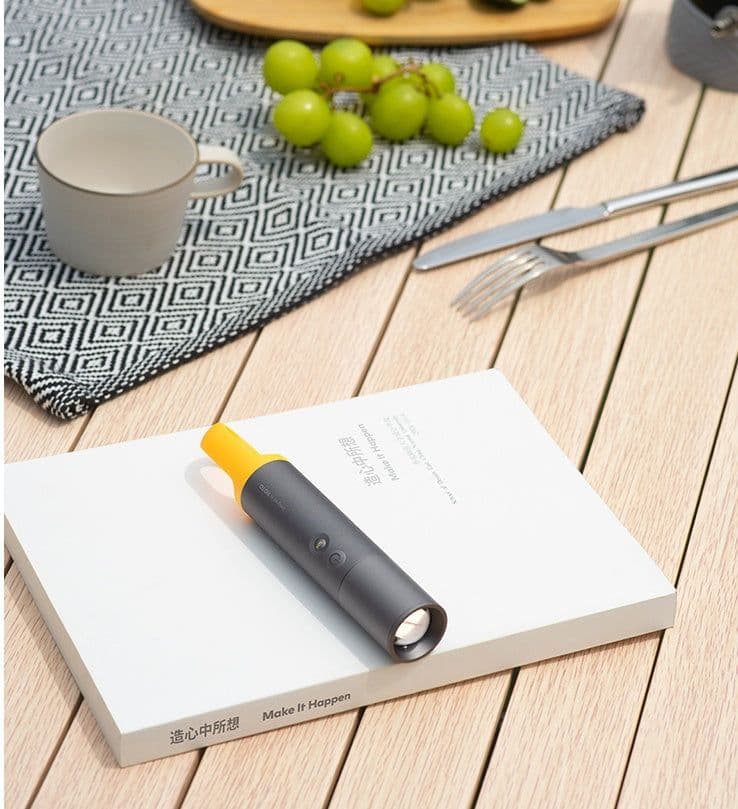 image-Flashlight Emergency Treasure Strong Light Rechargeable Outdoor Ultra-bright Led Long-range Portable