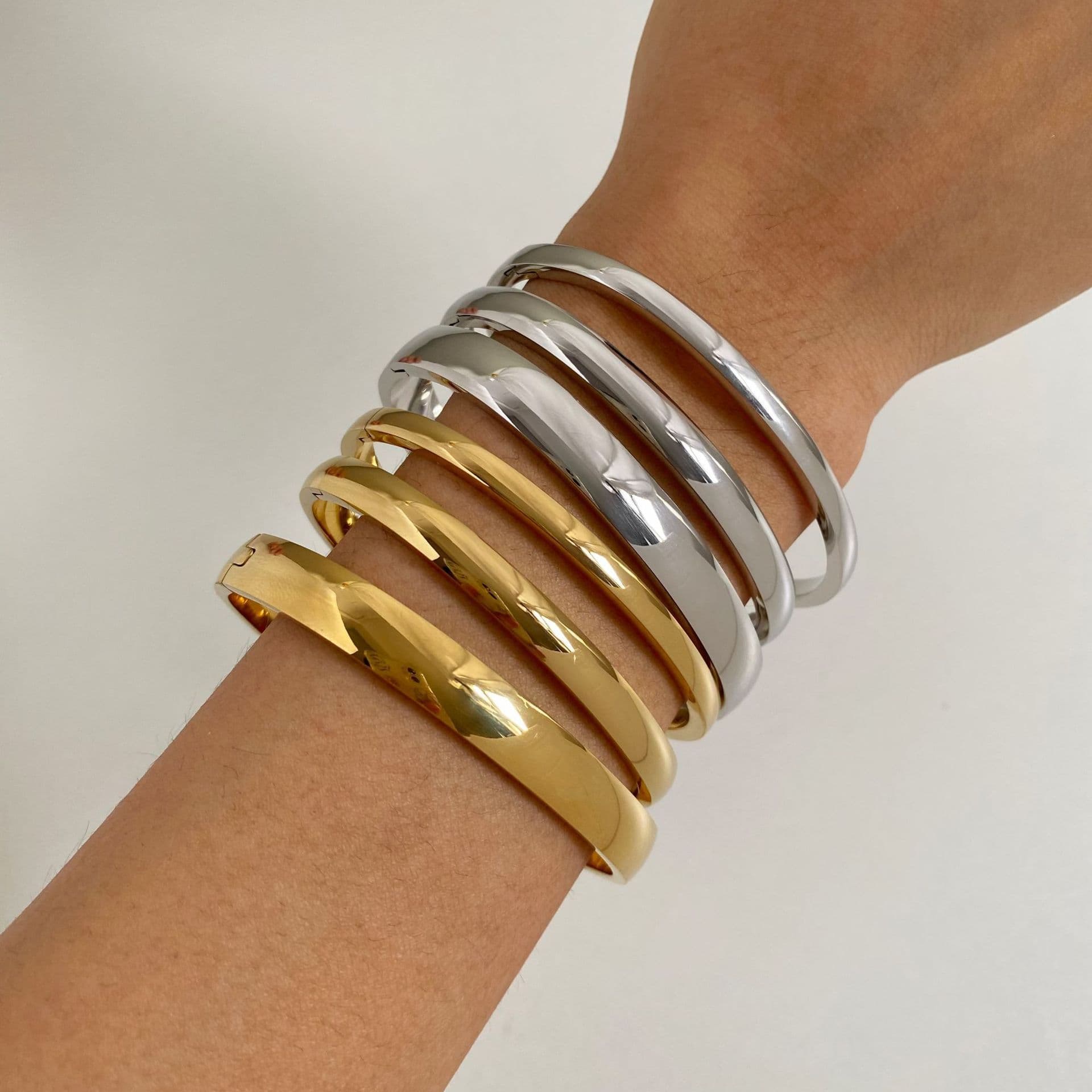 image-Retro Minimalistic Buckle Simple Bracelet Gold Bracelet