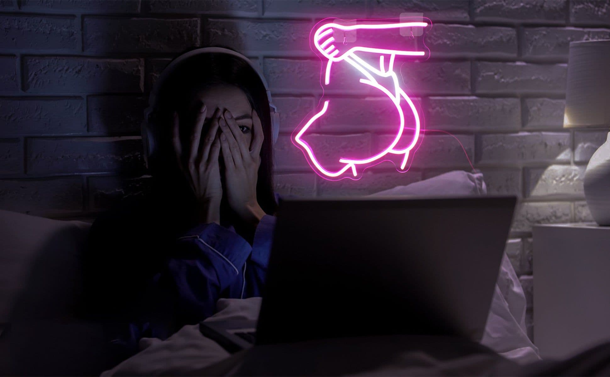 image-Neon Lights In The Shape Of Bar Beauties