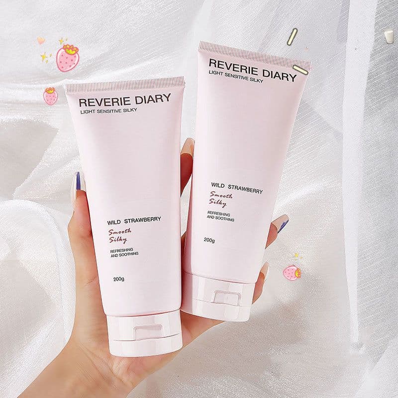 image-Wild Strawberry Body Scrub Fruit Acid Cleans The Cuticle