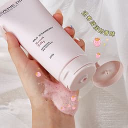 image-Wild Strawberry Body Scrub Fruit Acid Cleans The Cuticle
