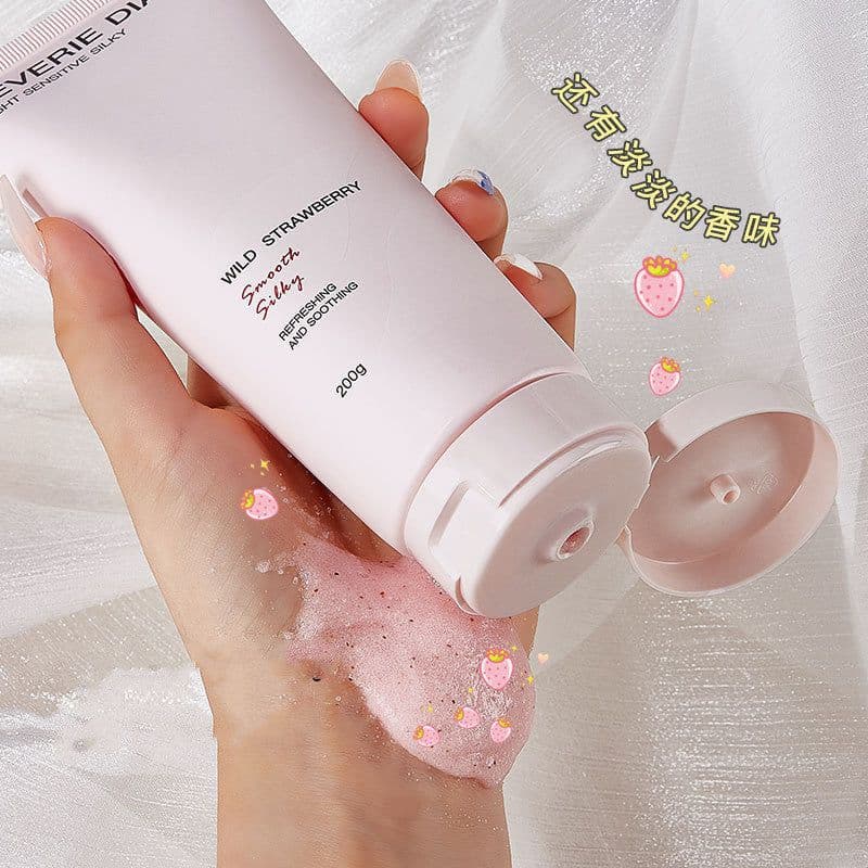 image-Wild Strawberry Body Scrub Fruit Acid Cleans The Cuticle