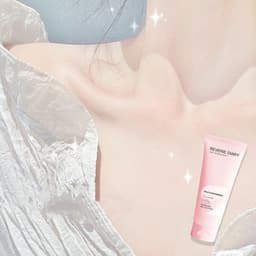 image-Wild Strawberry Body Scrub Fruit Acid Cleans The Cuticle