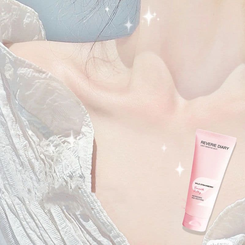 image-Wild Strawberry Body Scrub Fruit Acid Cleans The Cuticle