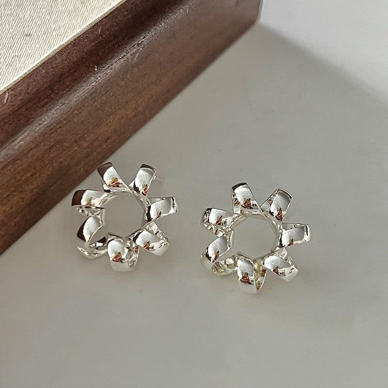 image-Fashion Jewelry Trendy Circle Twists Stud Earring For Women Simple Temperament Hyperbole Gold Color Ear Daily Wear Jewelry Party Gifts