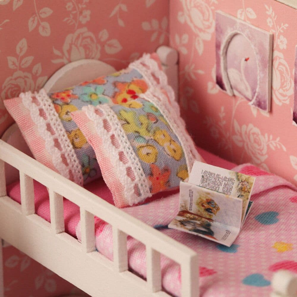image-1 Unidades Artesanía BRICOLAJE para Niños Juguetes Sueño Ángulo de Miniaturas de Muñecas Hechas A Mano Modelo de Ensamblaje De Madera Con Muebles Regalo de La Muchacha