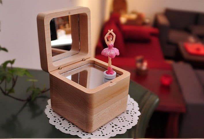 image-Chinese Valentine's Day gift male wooden music box