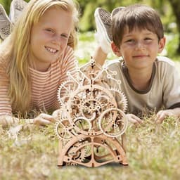 image-Constant pendulum clock gear when mechanically assembling models
