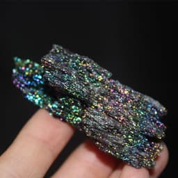 image-Natural colorful ore small silicon carbide mineral crystals