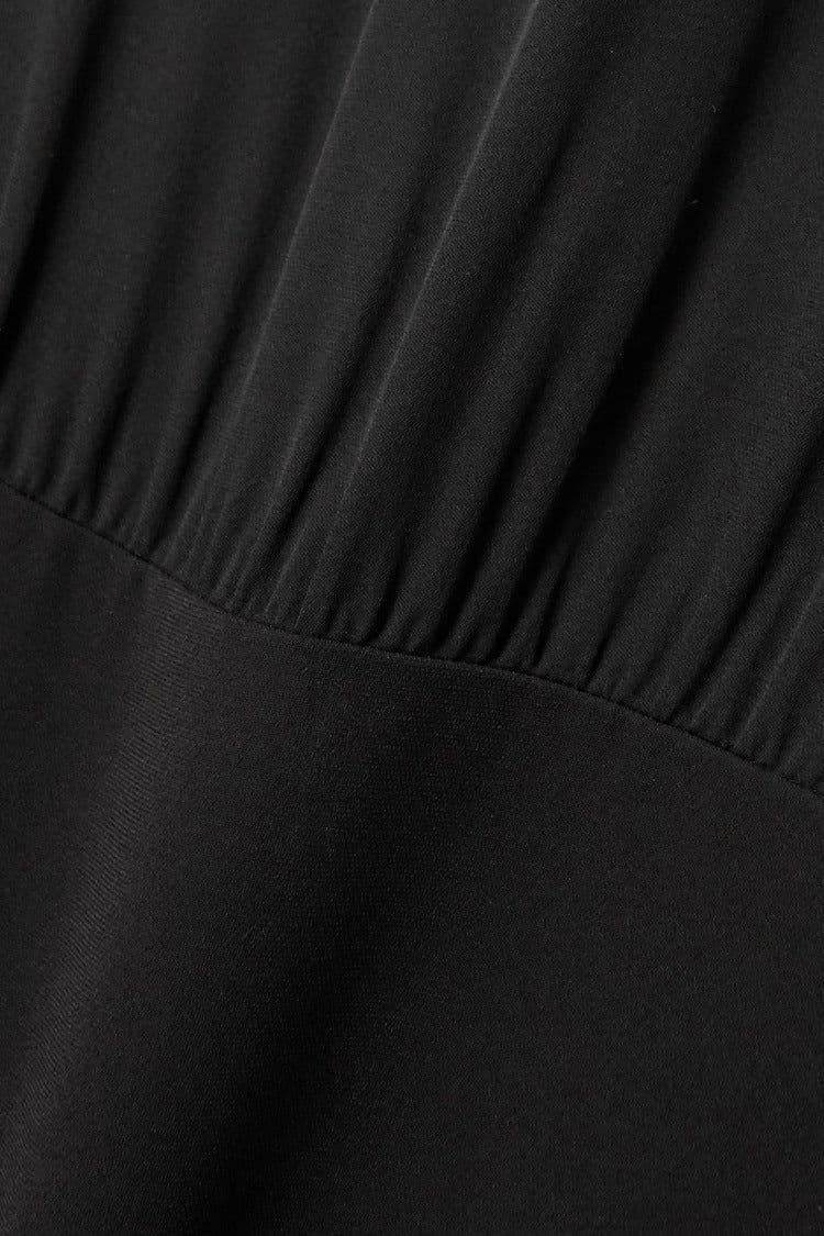image-European And American Round Neck Sleeveless Pleated Black Hip Dress For Ladies