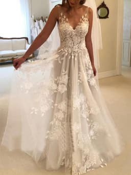 image-Double-shoulder Deep V-neck Slim-fit Lace Wrapped Shoulder Tail Wedding Dress