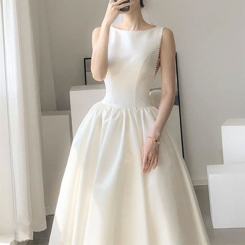 image-Graduation Travel Photo Minimalist Small Man Dress