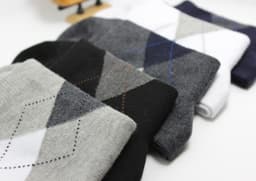 image-Men's Socks Gift Box Of Medium Thickness Autumn And Winter Men's Medium Tube Casual Socks Simple Five Pairs Of Gift Box Diamond Plaid Socks