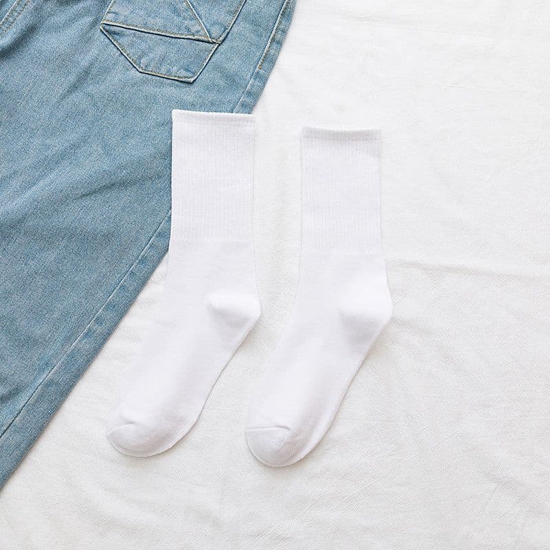 image-Stockings Women's Tube Ins Tide Socks Street Autumn And Winter Black And White Long Socks Women's Solid Color Sports Custom Cotton Socks