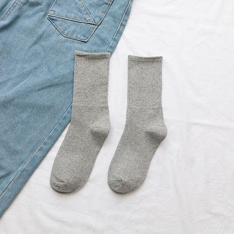 image-Stockings Women's Tube Ins Tide Socks Street Autumn And Winter Black And White Long Socks Women's Solid Color Sports Custom Cotton Socks
