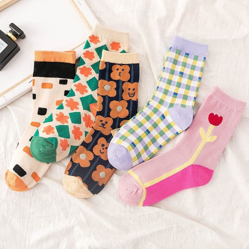 image-Socks Female Mid-tube Ins Four Seasons Moroccan Wild Socks Tide Socks Street Socks