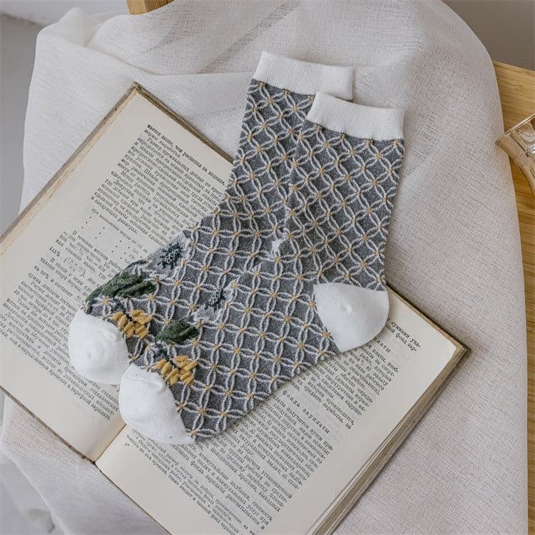 image-Women's Fashion Comfortable Casual Colorblock Socks