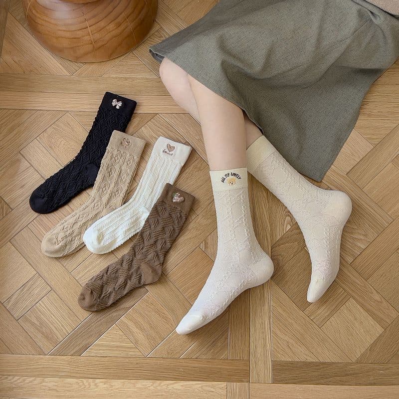 image-Stockings In Women's Stockings Embroidered With Reverse Yarn