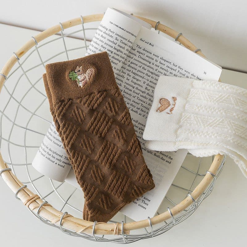 image-Stockings In Women's Stockings Embroidered With Reverse Yarn