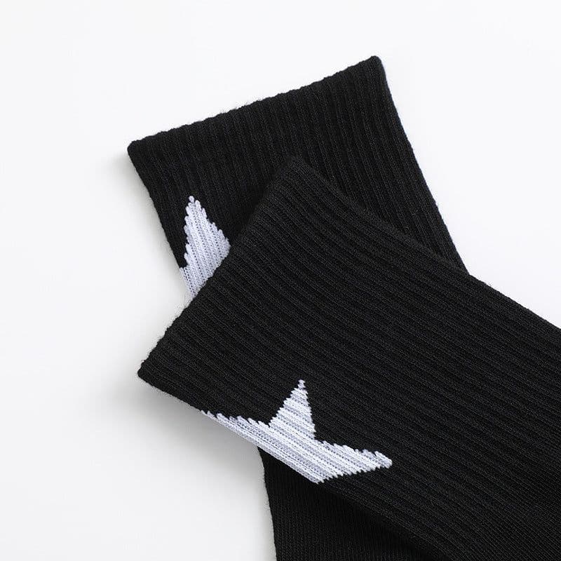 image-Black And White Five-pointed Star Tube Socks Breathable Sports Socks
