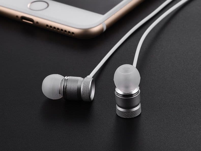 image-In-ear music video headphones