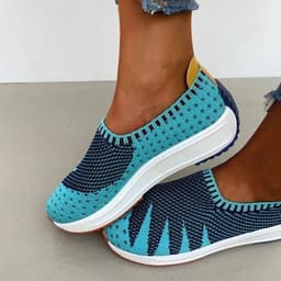 image-Flyknit Breathable Shoes Wedge Sneakers